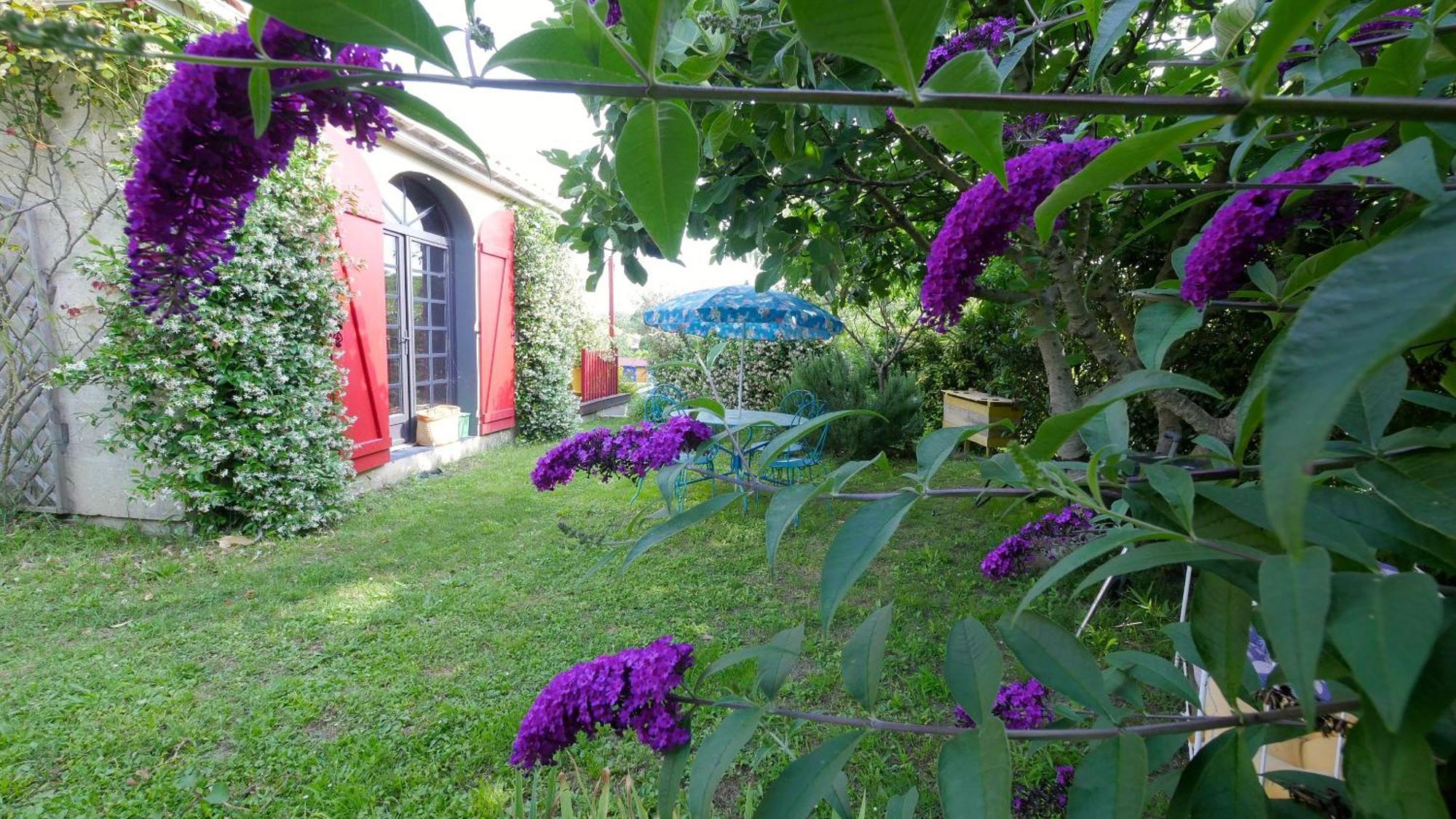 Les Jardins D'Ispahan Prignac-et-Marcamps Exterior foto